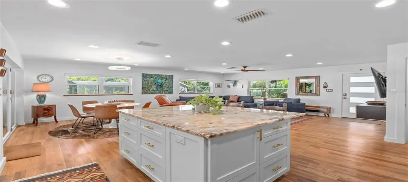 Tavares interior windows